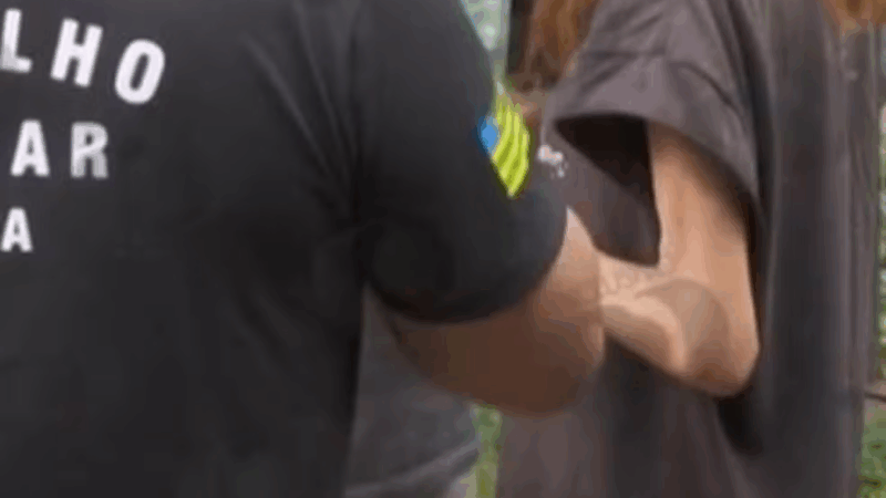 Adolescente estava debilitada quando foi encontrada - Foto: Reprodução/TV Anhanguera