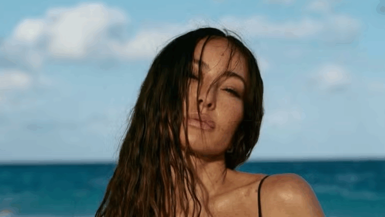 Bronzeada! Sabrina Sato ganha elogios ao posar de biquíni fio-dental; veja as fotos