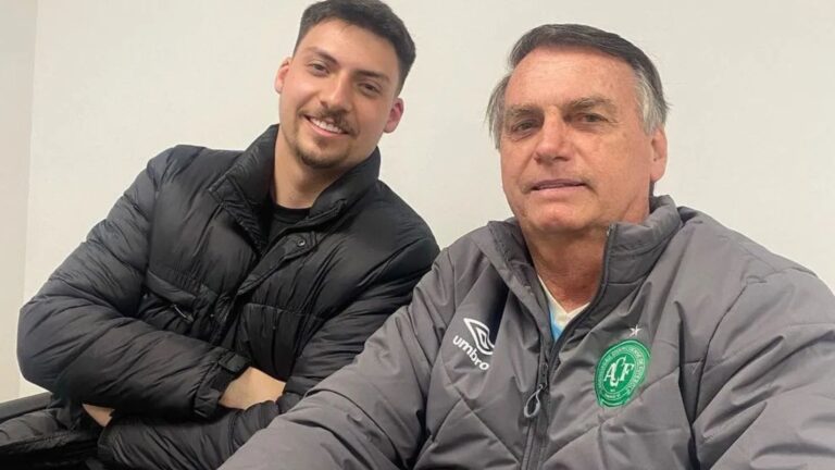 Jair Renan visita Bolsonaro na prisão e revela estado de saúde do pai: ‘Muito mal’