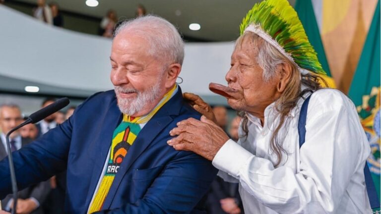 Cacique Raoni pressiona Lula e cobra demarcações de terra em meio à COP30