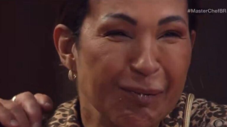 Valesca Popozuda choca famosos ao comer barata no ‘MasterChef Celebridades’