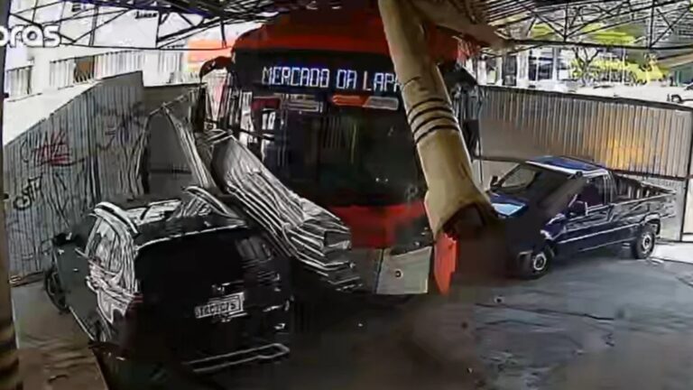 Ônibus desgovernado causa destruição em São Paulo: cenas de pânico são registradas