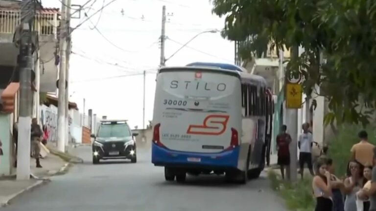 Chocante: Ônibus passa por cima da cabeça de idosa de 76 anos e motorista nem percebe