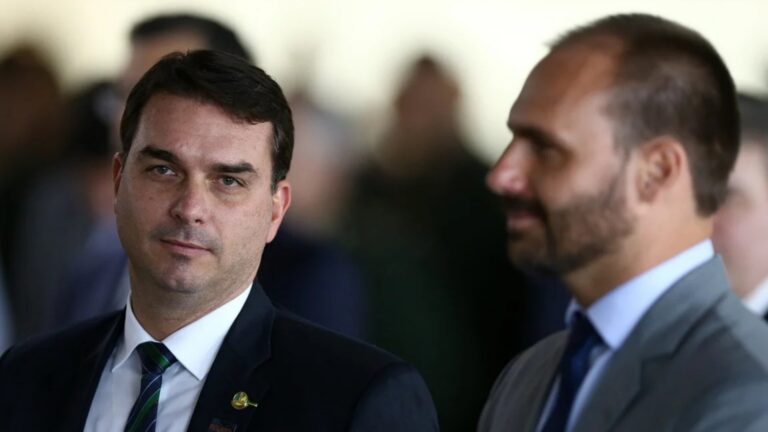 Saiba quem são os atores escalados para interpretar os filhos de Jair Bolsonaro em filme