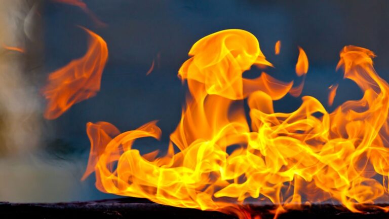 Inferno em presídio: incêndio devastador deixa mortos, feridos e expõe caos no sistema penitenciário