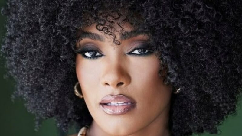 Após término de noivado, Erika Januza engata romance com sambista famoso