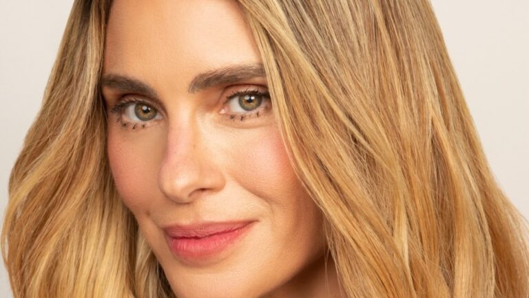 Morena! Web se surpreende com transformação radical de Carolina Dieckmmann: ‘Nossa…’