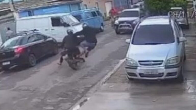 Motorista reage a assalto e atropela criminoso no Rio; veja o vídeo