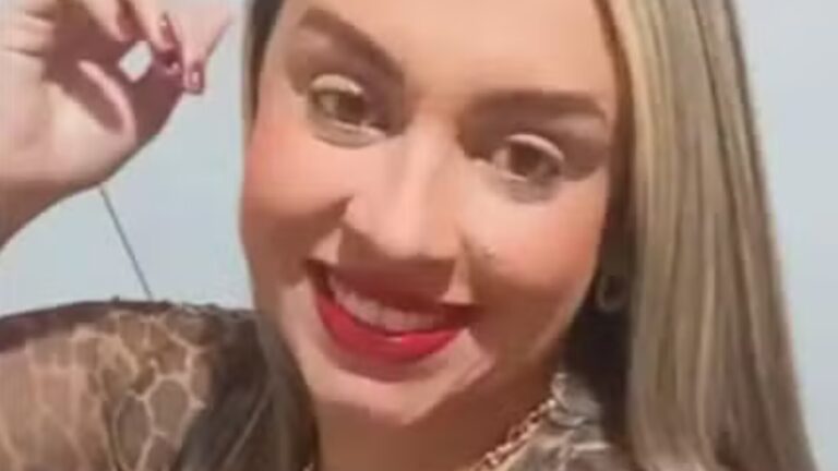 Mulher é morta a facadas na frente do filho de 5 anos; suspeito é revelado