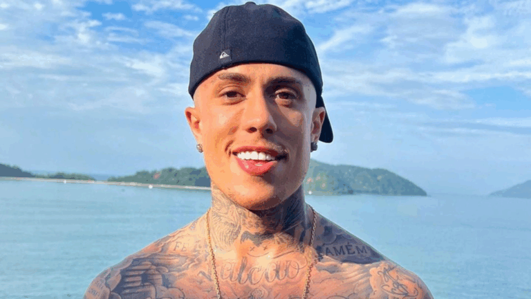 Fila andou? Mc Daniel é flagrado com mulher misteriosa em destino paradisíaco