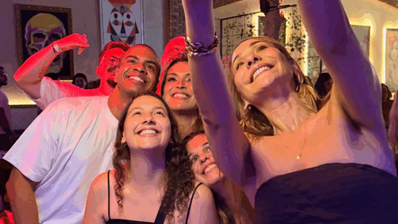 Apresentadores do ‘É De Casa’ curtem festa de fim de ano