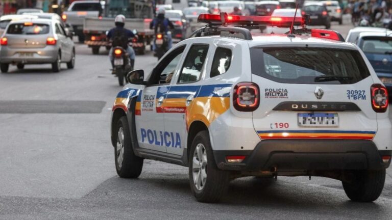 Homem é baleado no rosto em bar por ex-marido de namorada