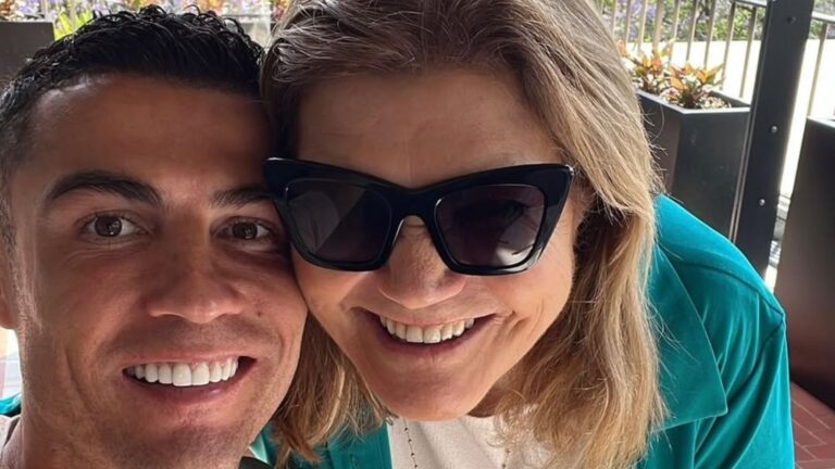 Cristiano Ronaldo celebra aniversário de 71 anos da mãe com mensagem emocionante: ‘Sempre ao meu lado’