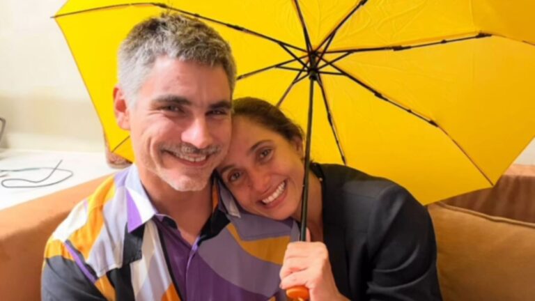 Camila Pitanga aproveita bloco de pré-carnaval no Rio e celebra o amor com noivo gato
