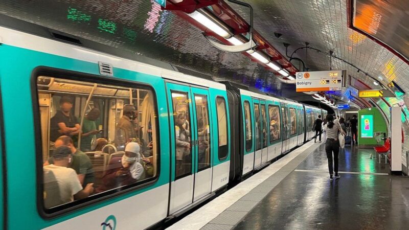 TERROR NO METRÔ! Homem é preso após esfaquear mulheres