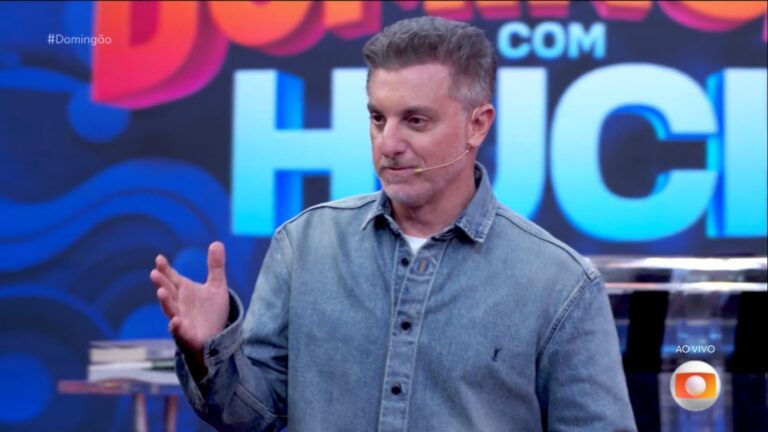 Produção do Domingão se atrapalha e Luciano Huck dá bronca: ‘Essas tralhas todas…’