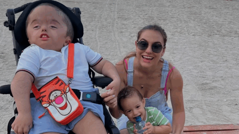 Nora de Ratinho emociona a web ao publicar foto de Natal da família