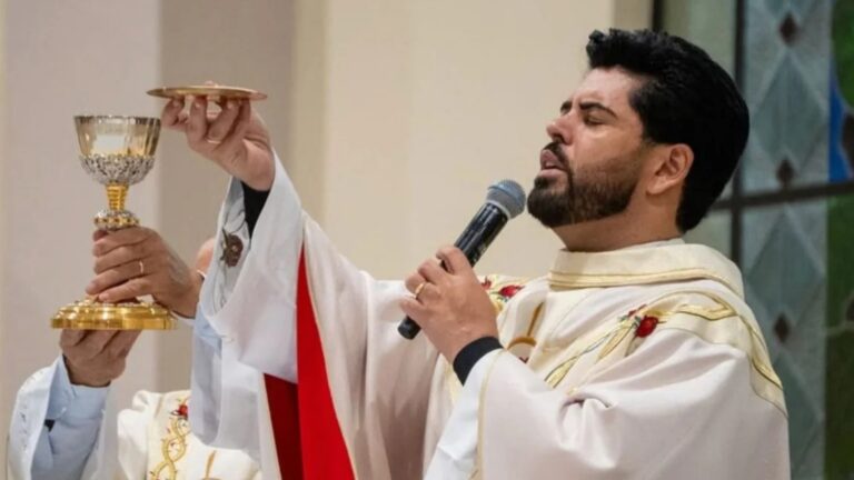 Padre morre após deixar mensagens sobre ‘estar pronto para partir’