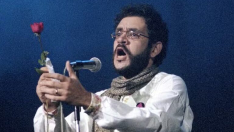 Cantor morre no auge da carreira aos 36 anos após complicações decorrentes da AIDS
