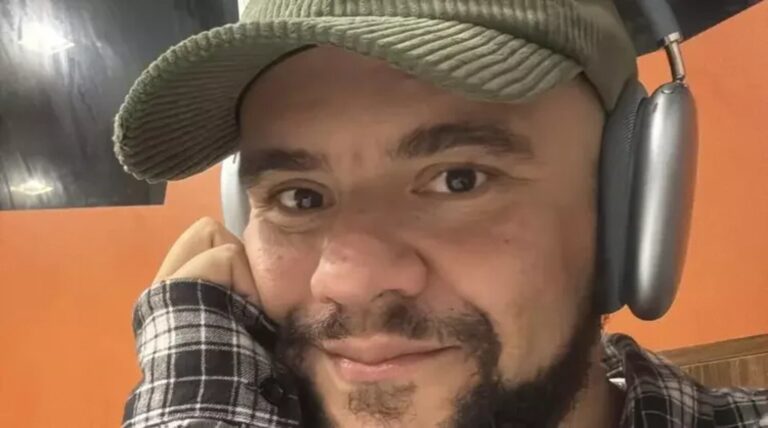 Após perder 61 kg, Gominho choca ao aparecer seminu em fotos ousadas