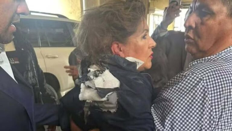 Susto! Deputada é atingida por explosivo na cabeça em entrevista