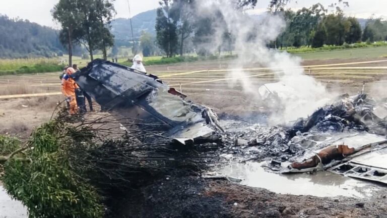 Cantor famoso morre em acidente de avião; outras 5 pessoas também faleceram