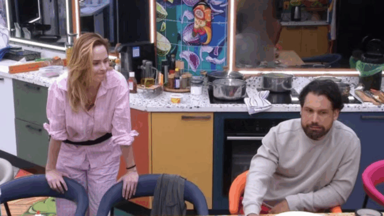 ‘BBB 26’: Após voltar do Paredão, Ana Paula provoca Brigido: ‘Vai ter que subir muita montanha’