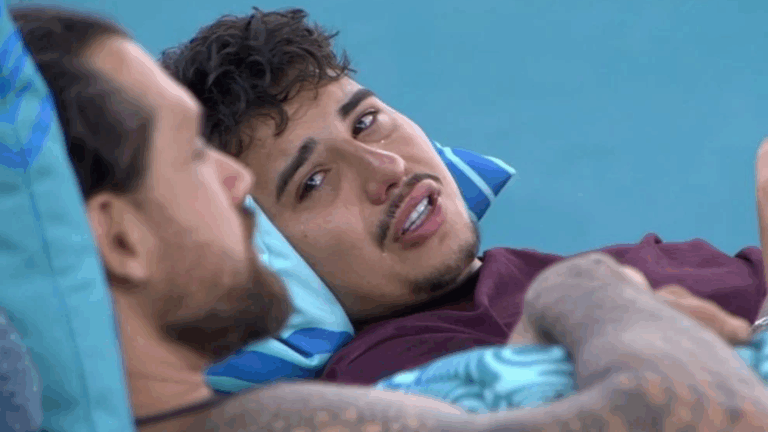 ‘BBB 26’: Pedro tem madruga de surto, diz que está sendo perseguido e revela que traiu a esposa