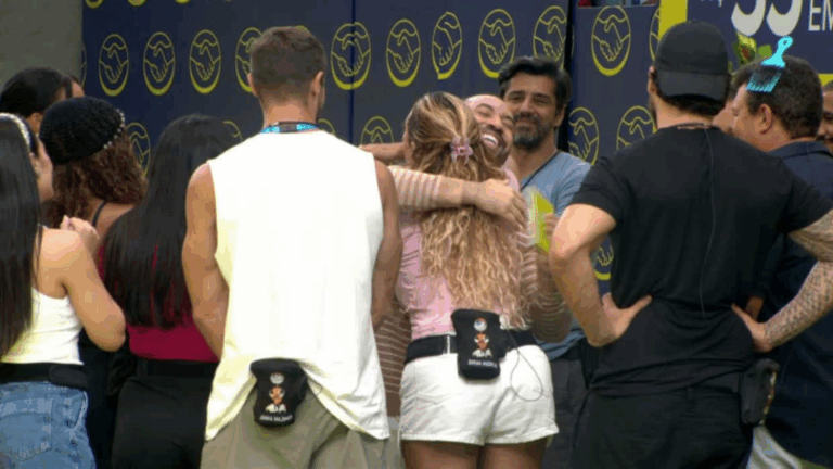 ‘BBB 26’: Web acusa Gil do Vigor de passar informações para Sarah e ele se pronuncia