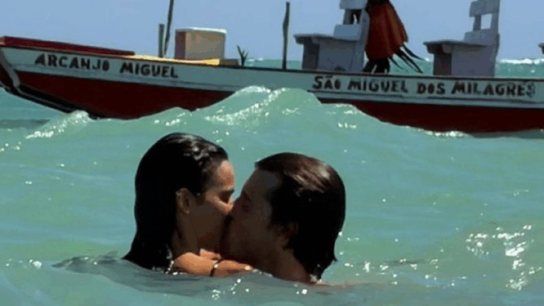 Bruna Marquezine publica foto beijando Shawn Mendes e desabafa: ‘Mereço ser amada’