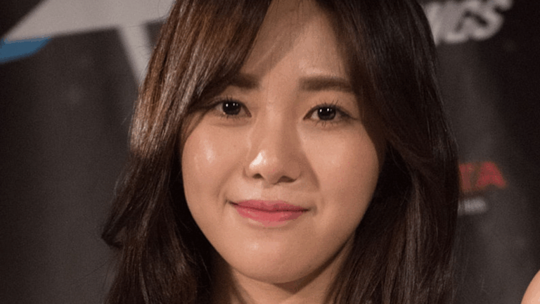 Cantora ídolo do k-pop, Kwon Mina, é encontrada após tentativa de suicídio