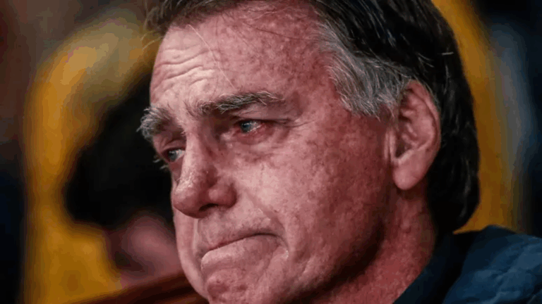 Carlos Bolsonaro se desespera com estado de saúde de Bolsonaro: ‘Estão arrancando a alma’