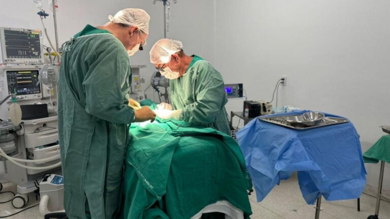 Morre o segundo gêmeo siamês após complexa cirurgia de separação em Goiás