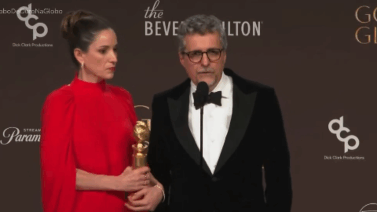 Diretor de O Agente Secreto detona Bolsonaro após vencer Globo de Ouro: ‘Irresponsável’