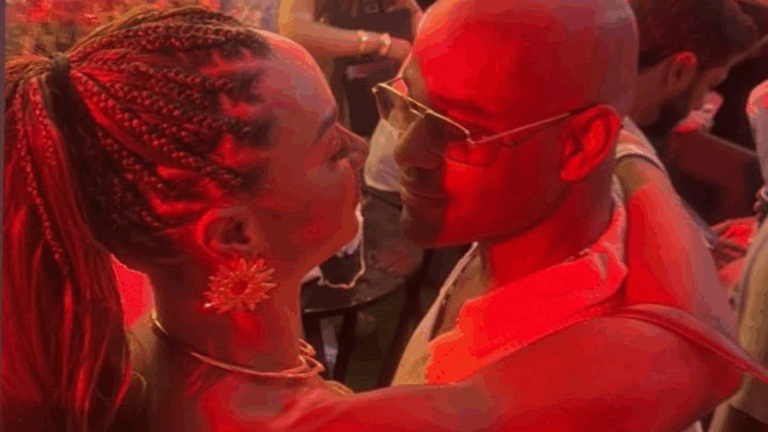 Ex-bbbs Aline Patriarca e César Black são flagrados aos beijos