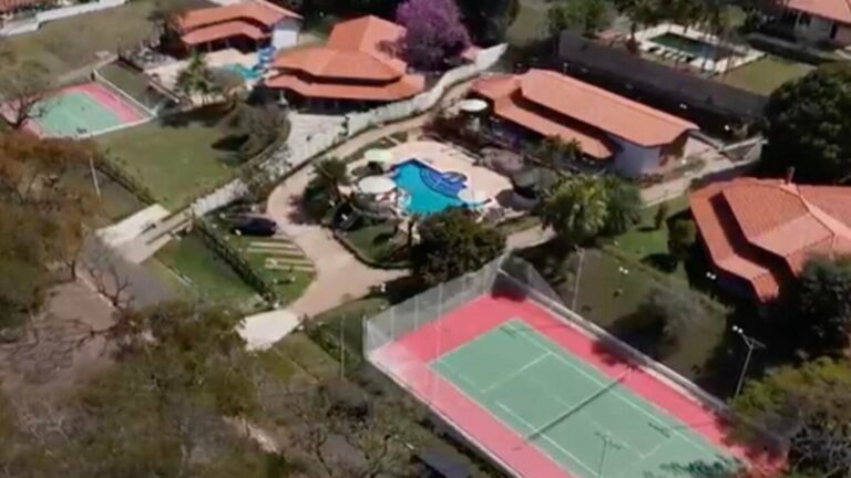 Apresentador celebra 88 anos cercado de luxo e memórias: ‘Comprei cinco casas’