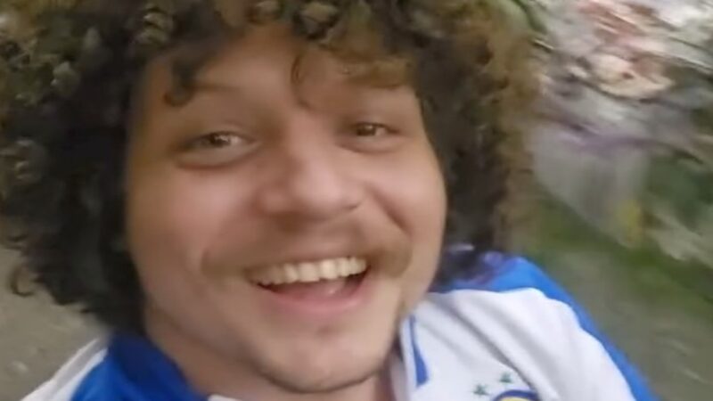 Novo visual! Filho de Cássia Eller, Chico Chico choca ao aparecer com cabelo curtinho
