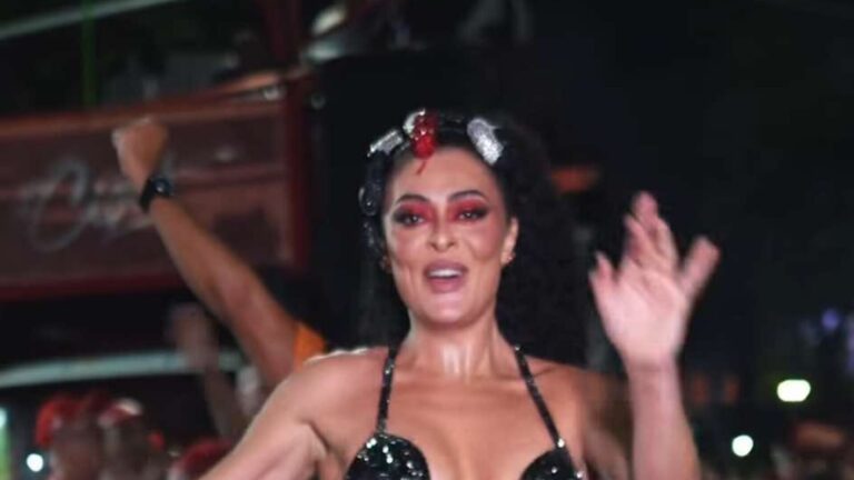 Juliana Paes brilha em ensaio de Carnaval e coxas musculosas roubam a cena