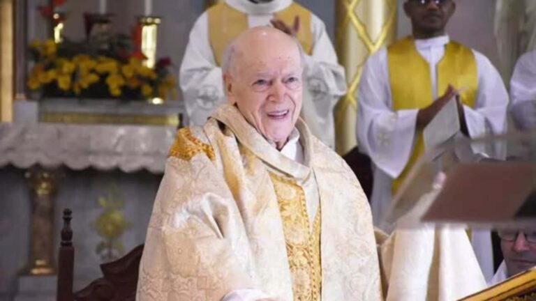 Padre morre aos 103 anos logo após rezar Ave-Maria