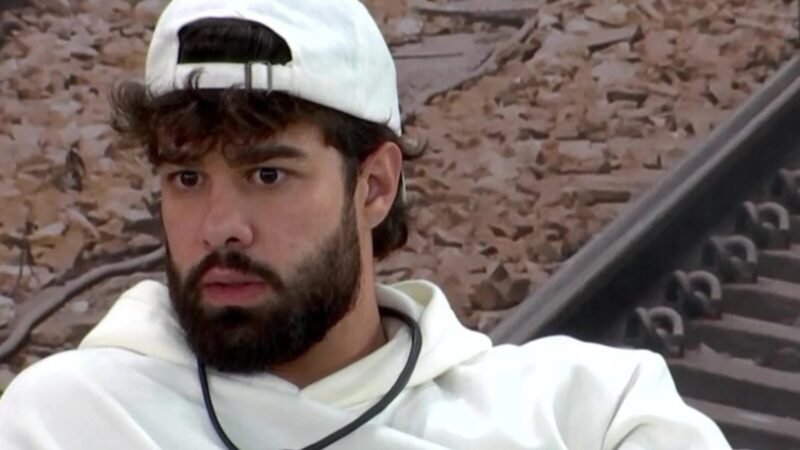 ‘BBB 26’: Veja o reação de Paulo Augusto ao receber notícia da expulsão