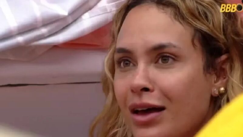 ‘BBB 26’: Sarah reclama de brother pelas costas: ‘Muito chato’