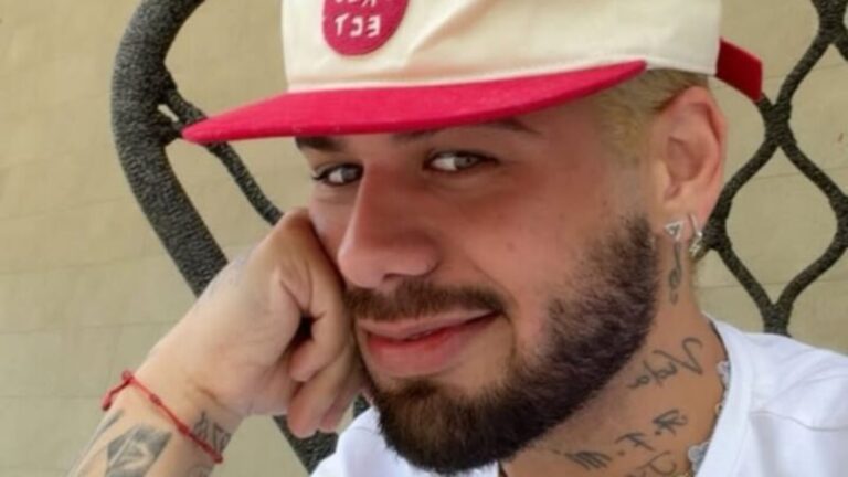 Zé Felipe exibe tatuagem no quadril e fãs suspeitam de homenagem para ex