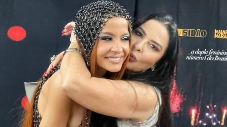Maiara posa com a mãe no Carnaval e web reage: ‘Parecem irmãs’