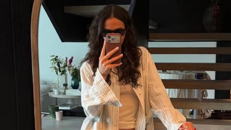 Bruna Marquezine chega a Salvador para o Carnaval com bolsa de R$ 18 mil e Shawn Mendes