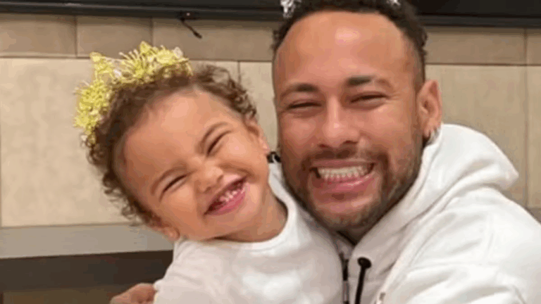 Fofura! Filha de Neymar encanta a web ao fazer oração: ‘Pela família, pela saúde’