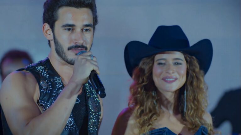 ‘Coração Acelerado’: João Raul cai em cilada de Naiane, fica “soltinho” no palco e beija Agrado