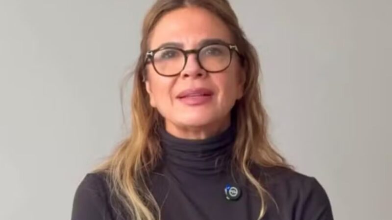 Luciana Gimenez reclama ao fazer tarefa doméstica e é esculachada na web