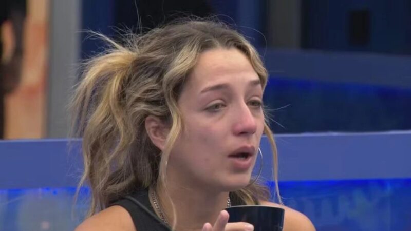 ‘BBB 26’: Samira aparece com vestido chamativo e web se assusta: ‘Árvore de Natal’
