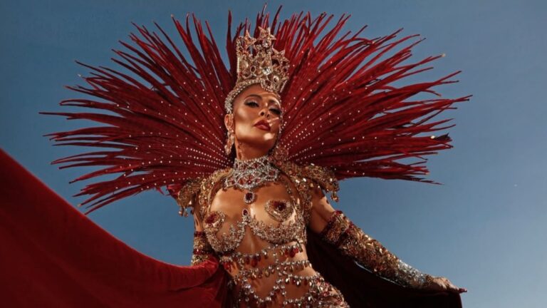 Look de milhões! Juliana Paes retorna à Viradouro em fantasia criada pela Dolce & Gabbana