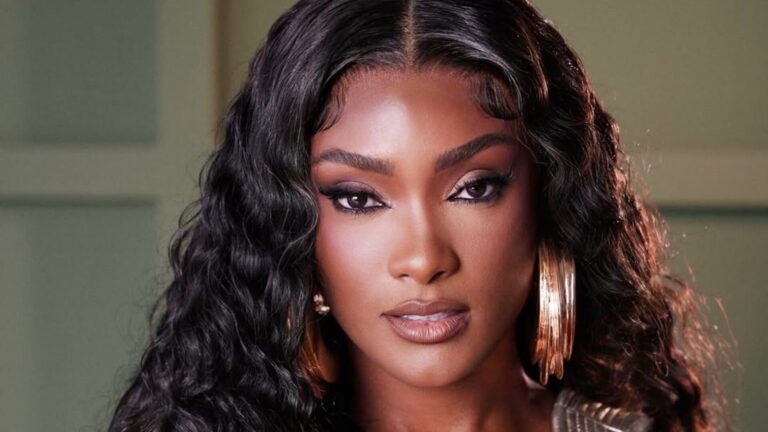 Look de Érika Januza para festa de ‘A Nobreza do Amor’ divide opiniões: ‘Árabia?’